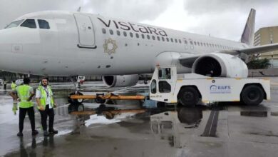 Internataional News: एंडेवर एयर फ्लाइट में टला बड़ा हादसा