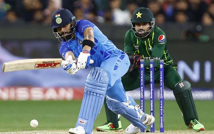 T20 World Cup: विराट कोहली का PAK के खिलाफ खूब गरजता हैं बल्ला