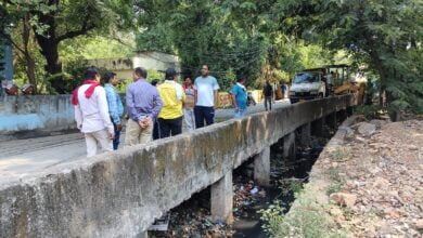 आयुक्त ने मानसून पूर्व नाला सफाई अभियान का निरीक्षण किया