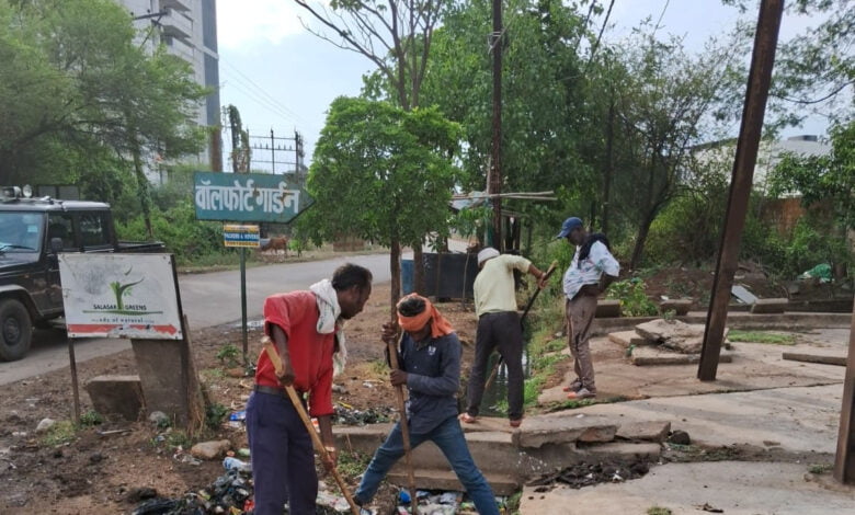 आयुक्त ने सुभाष नगर नाला सफाई का निरीक्षण किया