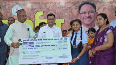 जनदर्शन : मुख्यमंत्री साय ने श्रमवीरों के बच्चों को दिए दो-दो लाख रुपए के चेक