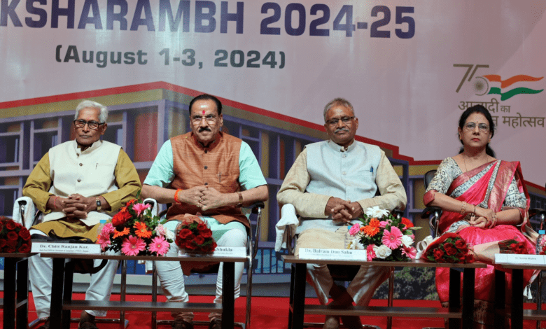 श्री रावतपुरा सरकार यूनिवर्सिटी दीक्षारंभ 2024 -25 के समापन समारोह में भव्य सांस्कृतिक कार्यक्रम का आयोजन .