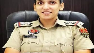 तस्करों की मदद के आरोप में महिला पुलिस अधिकारी के खिलाफ मुकदमा, थाने के मुंशी व चौकीदार पर भी कार्रवाई