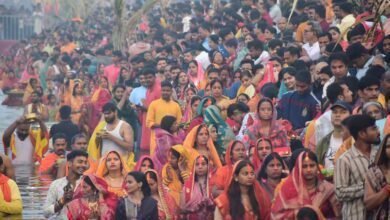 छठ महापर्व, महादेव घाट पर श्रद्धालुओं की भारी भीड़, उगते सूर्य को दिया अर्घ्य