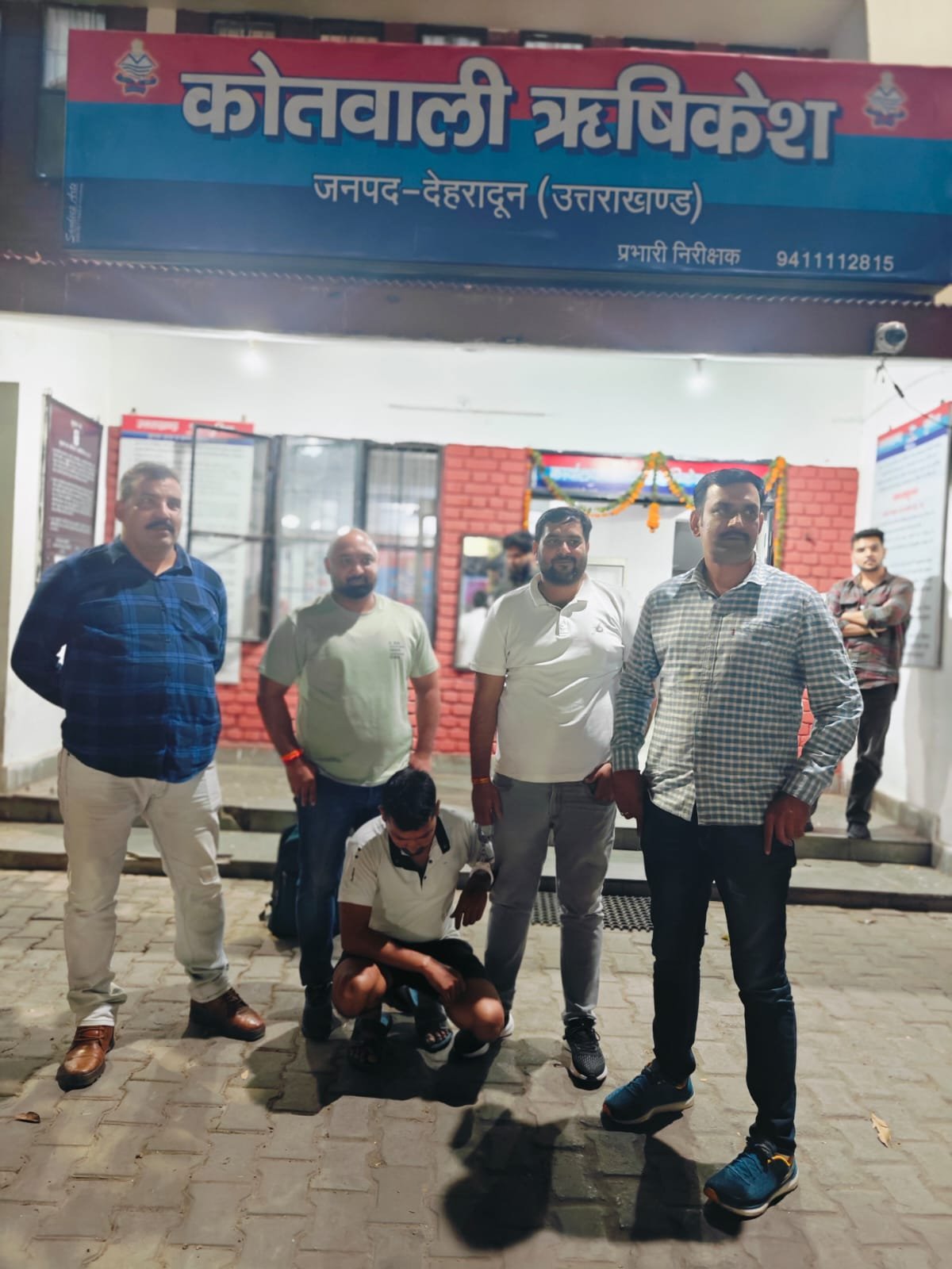 फरार हत्याराेपित काे पुलिस ने दिल्ली से दबाेचा, वर्ष 2022 में हाईकाेर्ट से पैराेल लेकर आया था जेल से बाहर