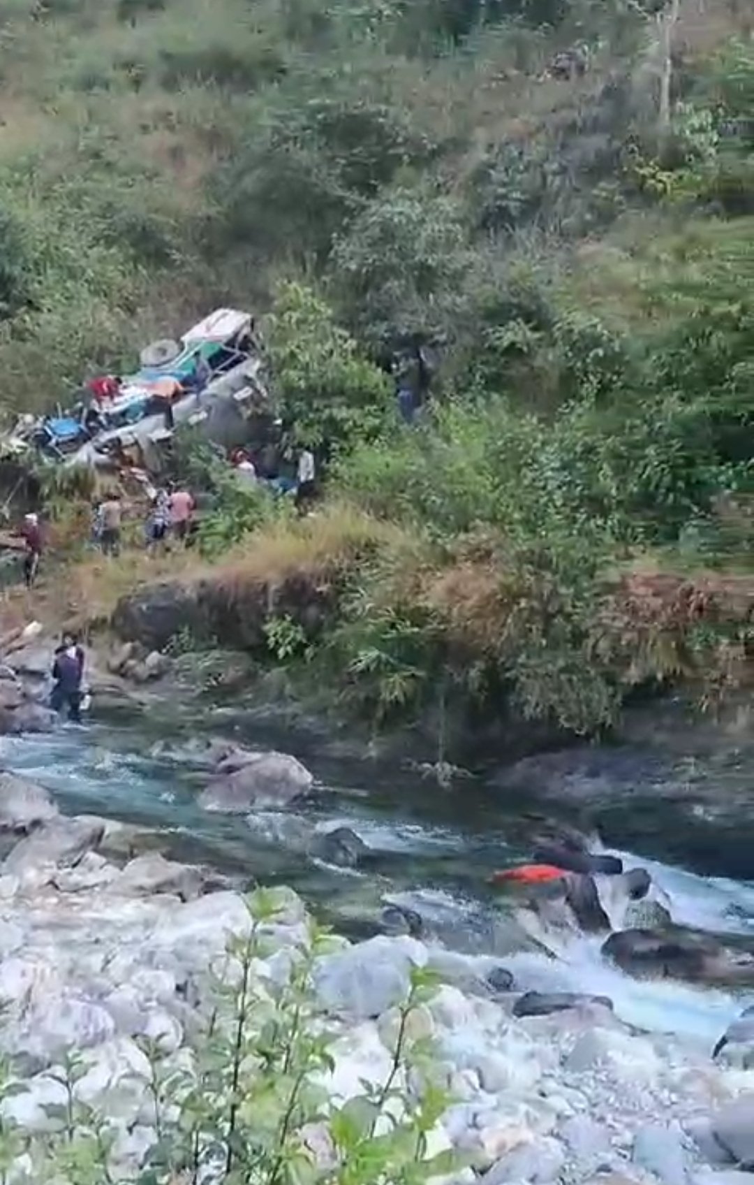 अल्मोड़ा में भीषण बस दुर्घटना, 38 की मौत, राष्ट्रपति-प्रधानमंत्री सहित सभी ने जताया शोक, मुआवजे की घोषणा, मजिस्ट्रेट जांच के आदेश