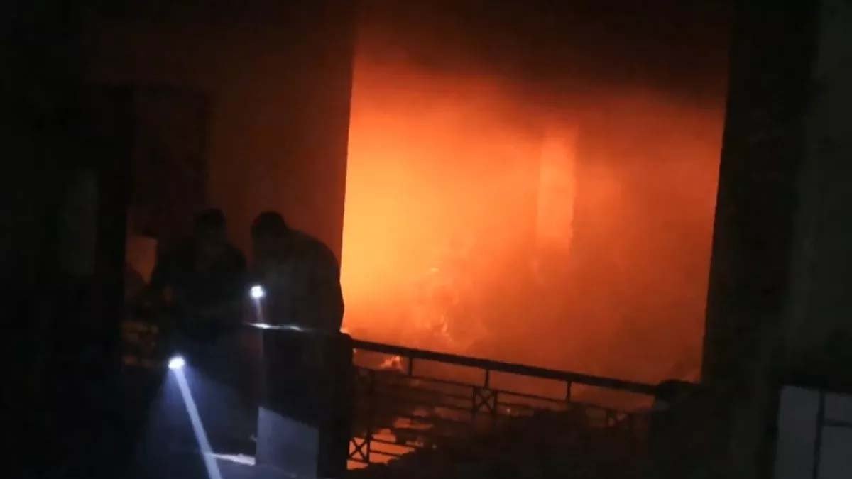 Punjab Fire News: लुधियाना में कपड़ा फैक्ट्री में लगी आग