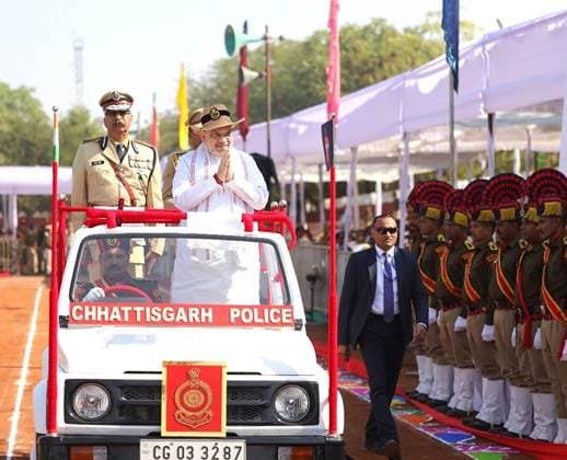 केन्द्रीय गृह एवं सहकारिता मंत्री अमित शाह ने आज अपने छत्तीसगढ़ दौरे के पहले दिन रायपुर में छत्तीसगढ़ पुलिस को ‘प्रेसिडेंट कलर’ प्रदान किया