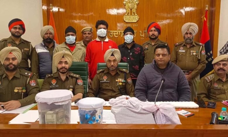 पंजाब पुलिस को बड़ी कामयाबी, 19 लाख ड्रग मनी और पिस्टल के साथ तीन गिरफ्तार