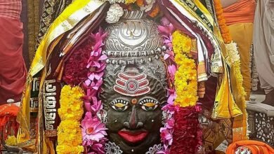 उज्जैन में मकर संक्रांति पर भगवान महाकाल का दिव्य श्रृंगार, तिल-गुड़ का लगाया गया भोग