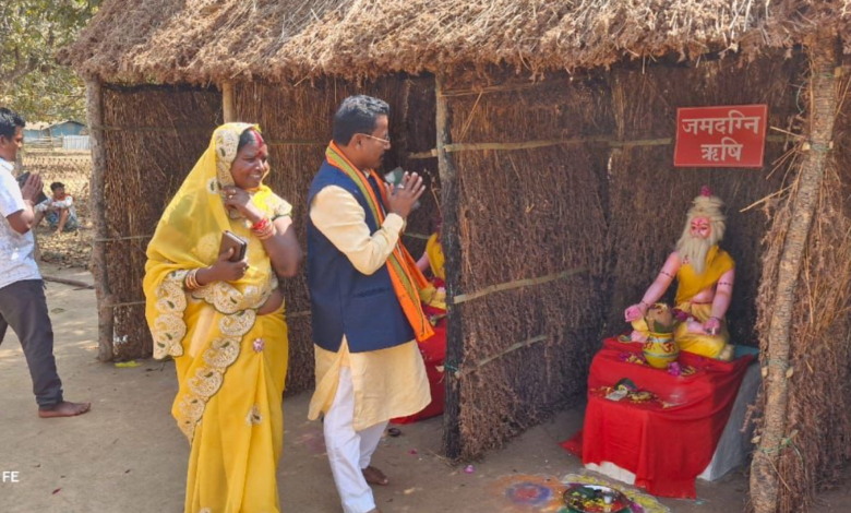 गायत्री परिवार द्वारा आयोजित 24 कुण्डी महायज्ञ में शामिल हुए विधायक चैतराम अटामी