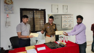 रायपुर पुलिस द्वारा लगभग 20 लाख रूपये कीमत के गुम हुए कुल 100 नग मोबाईल फोन को ढूंढ कर मोबाईल फोन स्वामियों को किया गया सुपुर्द