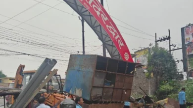 टीम प्रहरी की कार्रवाई : जोन 3 और तेलीबांधा मार्ग से हटाए गए 20 अवैध ठेले, 10 ठेले किए गए जप्त