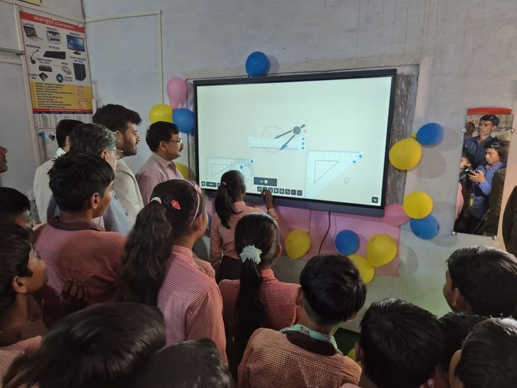 शहर के 31 स्कूलों में स्मार्ट टीवी का वितरण, 1100 स्कूलों को मिलेगा लाभ